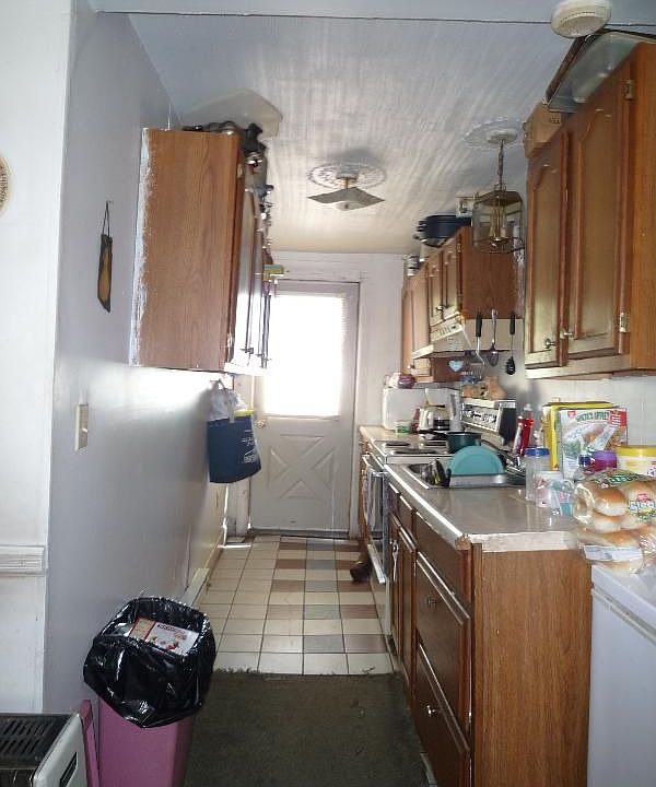 2nd image of 406 Railroad St