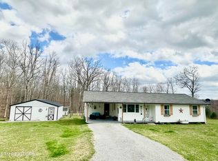 140 Red Hill Rd, Sunbright, TN 37872