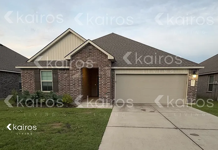 121 Yardley Ct — Photo 1