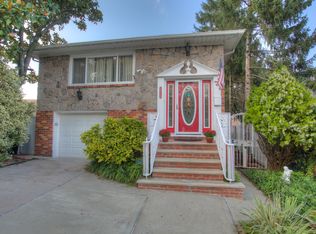 15115 11th Ave, Whitestone, NY 11357