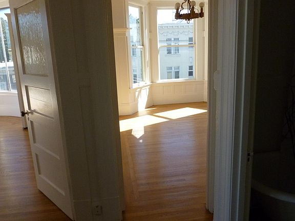 3rd image of 154 Cole St #9