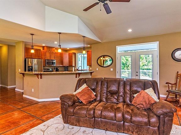 5th image of 302 Dena Ln