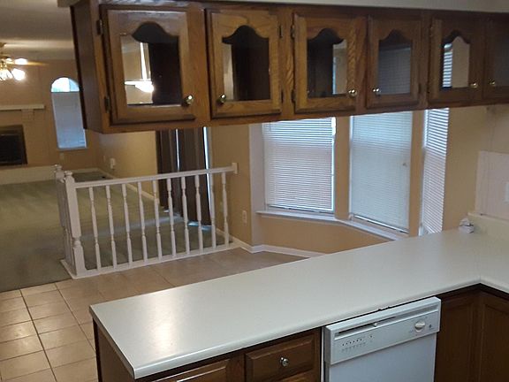 Breakfast between Kitchen and Den