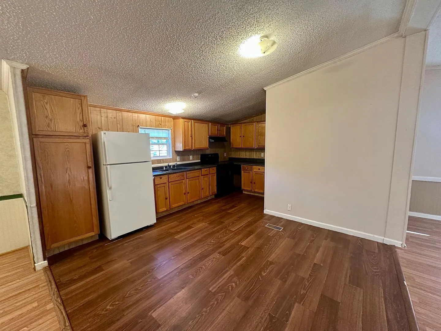 Spacious Home With Large Yard! — Photo 4