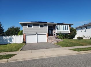 4 Taft Ave, Bethpage, NY 11714