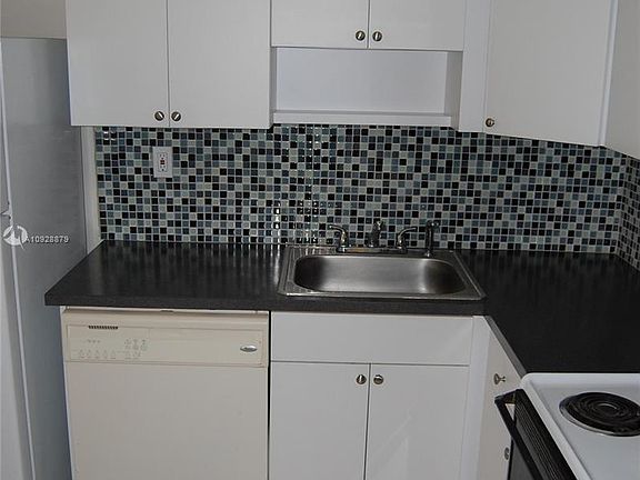 4th image of 1334 Collins Ave APT 203