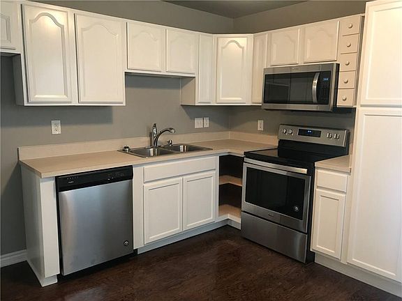 4th image of 212 E Barron Ave
