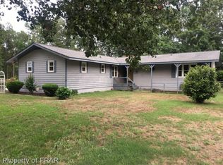 704 N Hooper St, Maxton, NC 28364