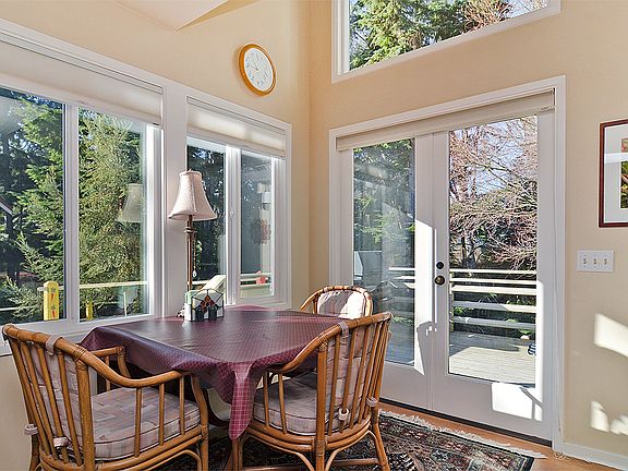 4th image of 767 Azalea Ave NE