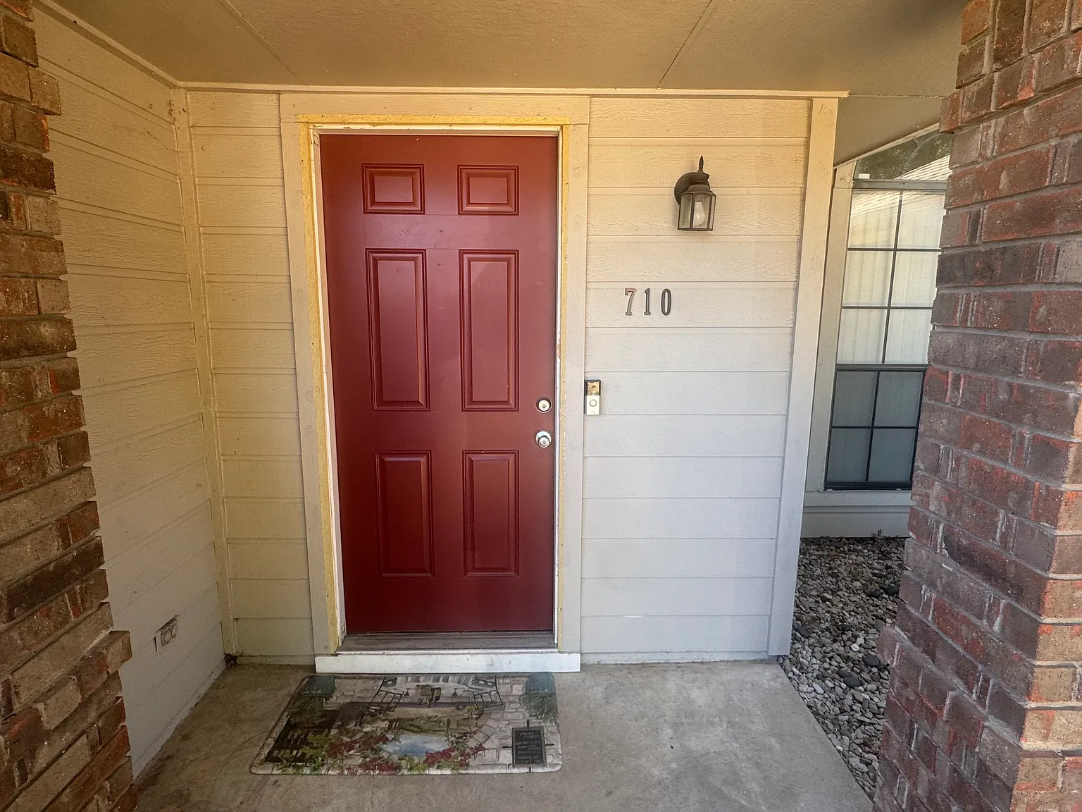 710 Echo Dr — Photo 3