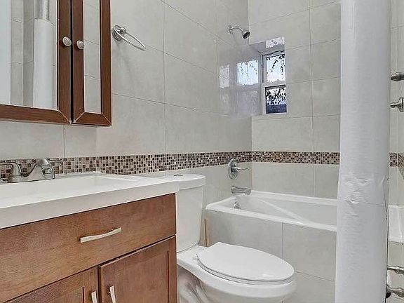 4th image of 305 Clarkson Ave APT 10