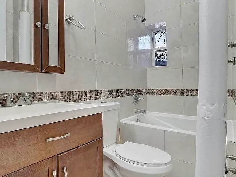 305 Clarkson Ave #10 — Photo 4