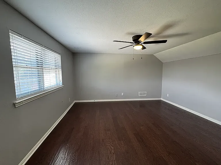 3310 Western Dr — Photo 1