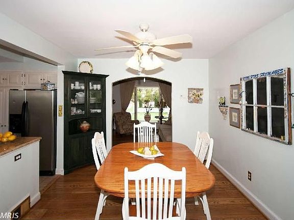 4th image of 10315 Detrick Ave