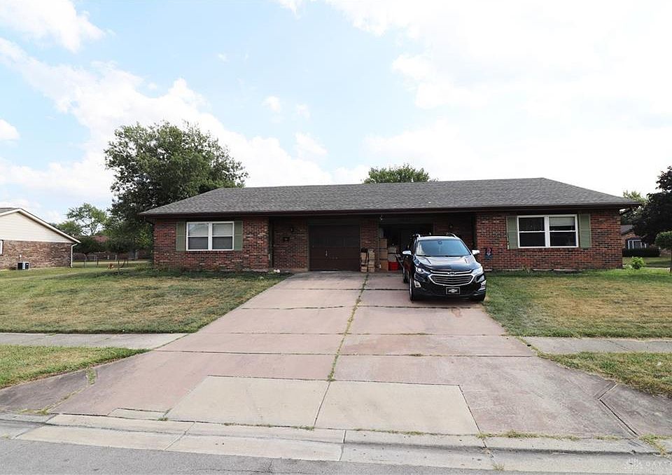 1st image of 4002 Woodridge Dr