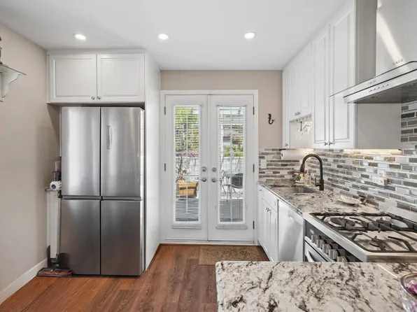 219 E 38th Ave, Vancouver, BC V5W 1H3