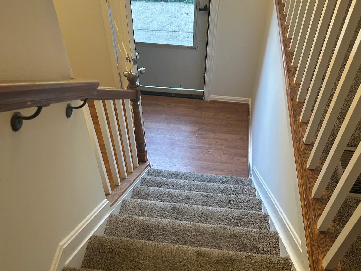 3 bed, 820 sqft, $3,300 — Photo 2