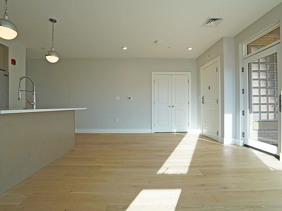 4th image of 1650 Commonwealth Ave APT 303