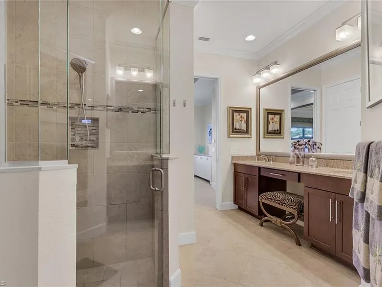 9142 Isla Bella Cir — Photo 15