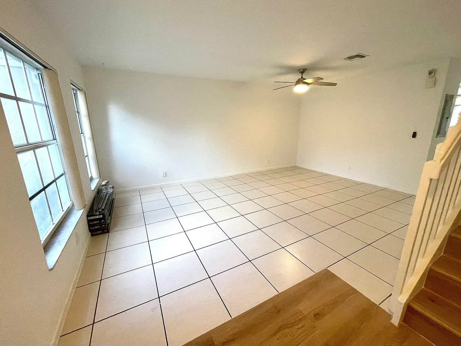 3 bed, 2.5 bath, 1329 sqft, $2,600 — Photo 3