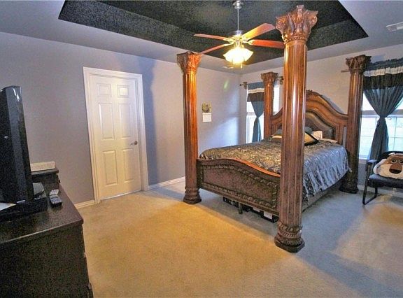 3rd image of 1019 Applewood Cir