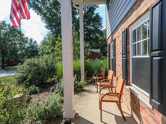 3rd image of 1873 Robinway Dr