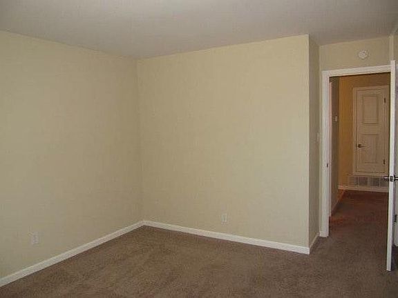 5th image of 725 Roble Ave APT 6