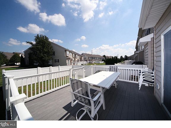 3rd image of 25 Brecknock Ct