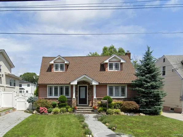 1421 Meadowbrook Road, Merrick, NY 11566
