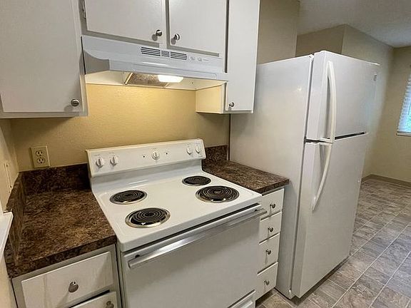 4th image of 6300 NE 181st St APT 3