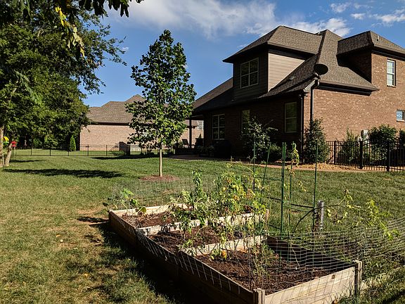 3rd image of 107 Thornwood Pl
