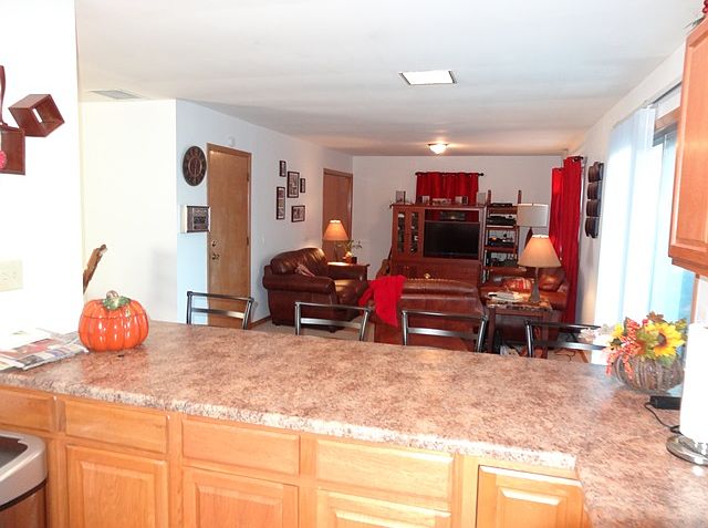 2nd image of 1404 W Cadillac Dr