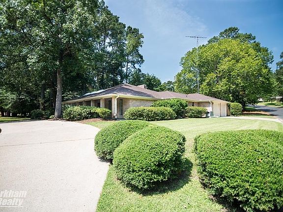 2nd image of 400 Broadmoor Dr