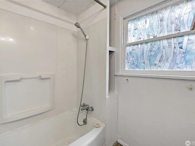 12413 Canyon Rd E — Photo 10