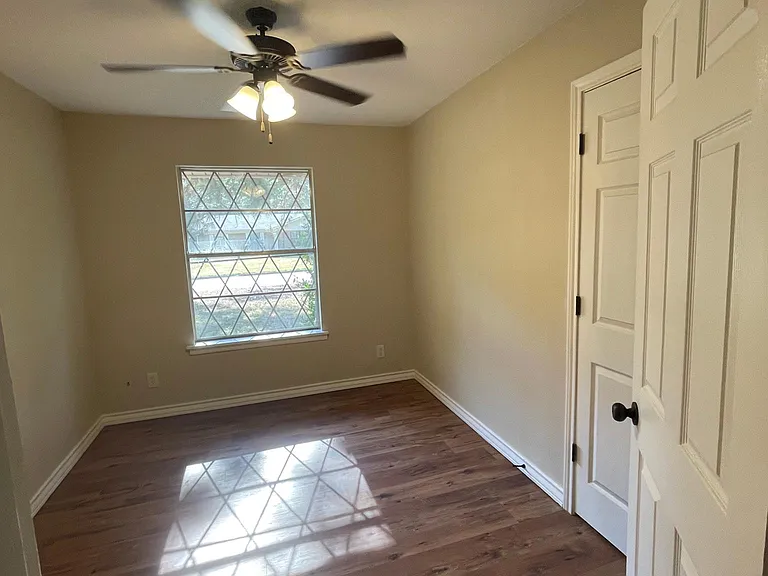 Ridgeway Dr — Photo 3