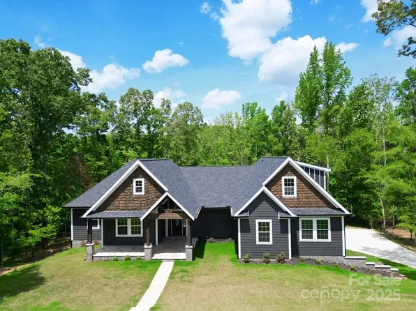 2694 Woodcrest Dr SW, Concord, NC 28027