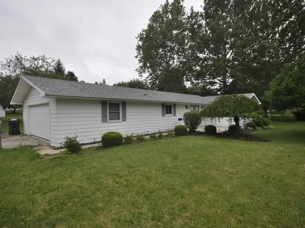 810 N Water St, Albany, IN 47320