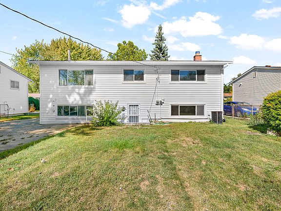 5th image of 2268 Serra Dr