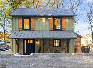 440 S Shore Dr, Lenhartsville, PA 19534
