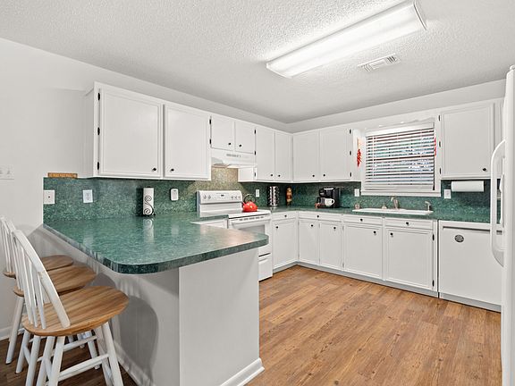5th image of 158 Ronayne Dr