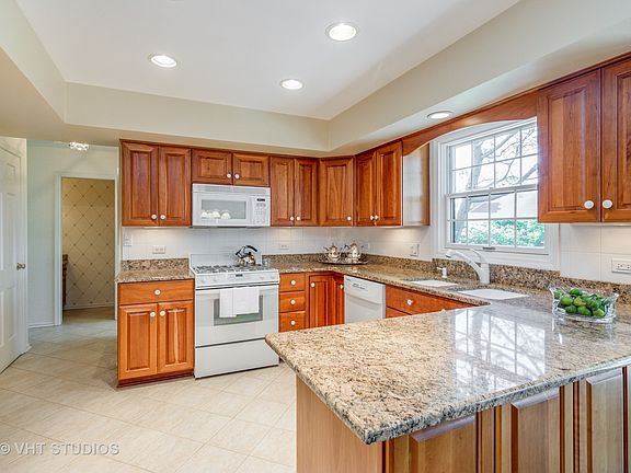 5th image of 3715 Russett Ln
