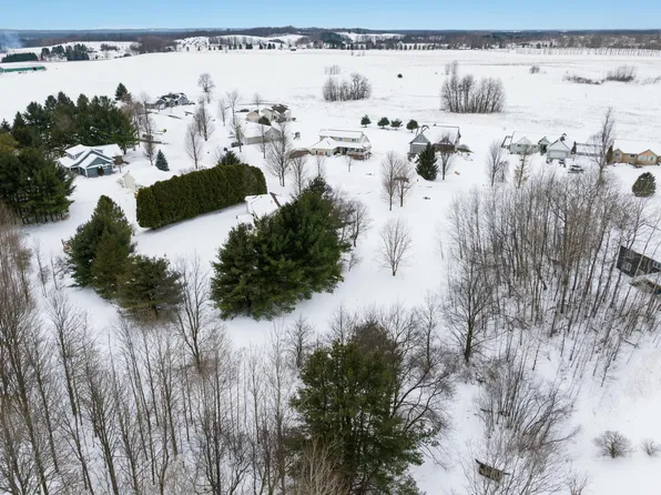 846 Shamrock Ln, Traverse City, MI 49696