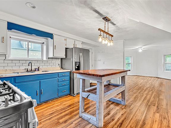 3rd image of 2972 Brodhead Rd