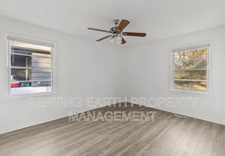 2321 4th St NE — Photo 9