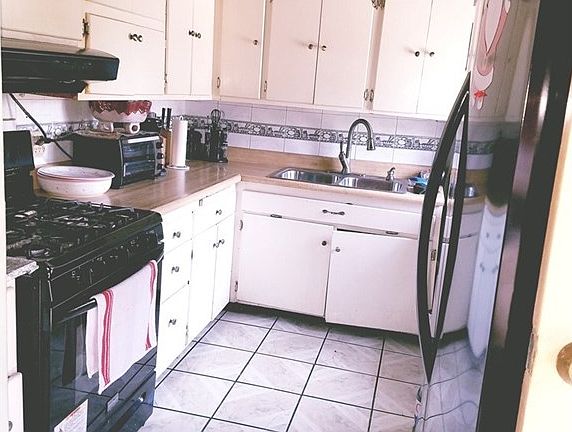 4th image of 948 Hyde Ave