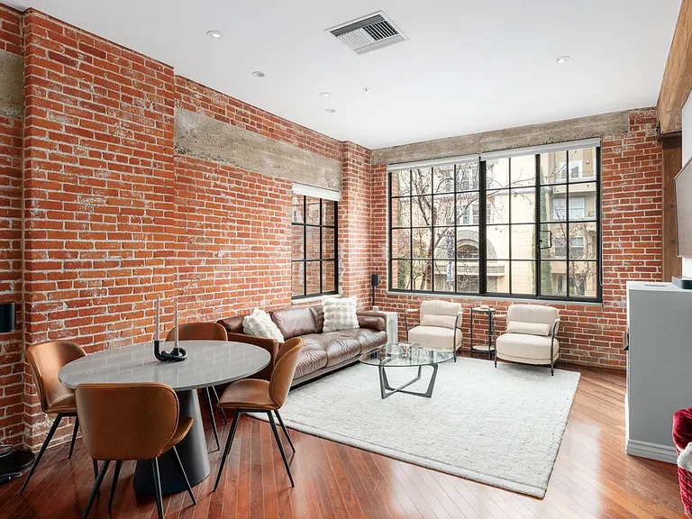 500 W Harbor Dr #1502 — Photo 2