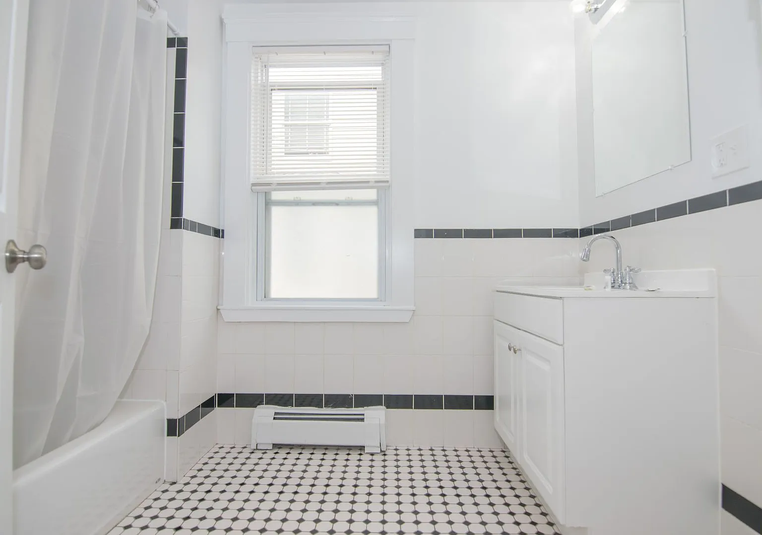 Beautiful and Spacious 4 bed2 bath — Photo 4