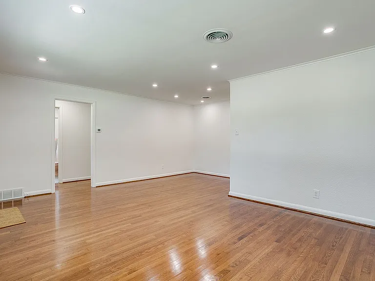 2920 Ryan Place Dr — Photo 3