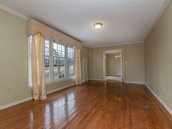 5th image of 249 Sherman Dr
