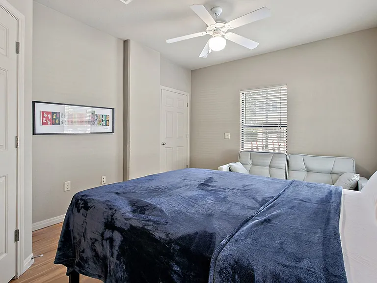 Texan Pearl Best Value in West Campus — Photo 32